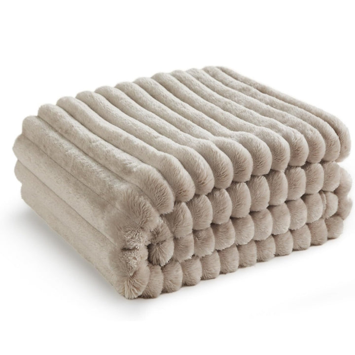 Cozy Plush Throw Blanket Bowlift
