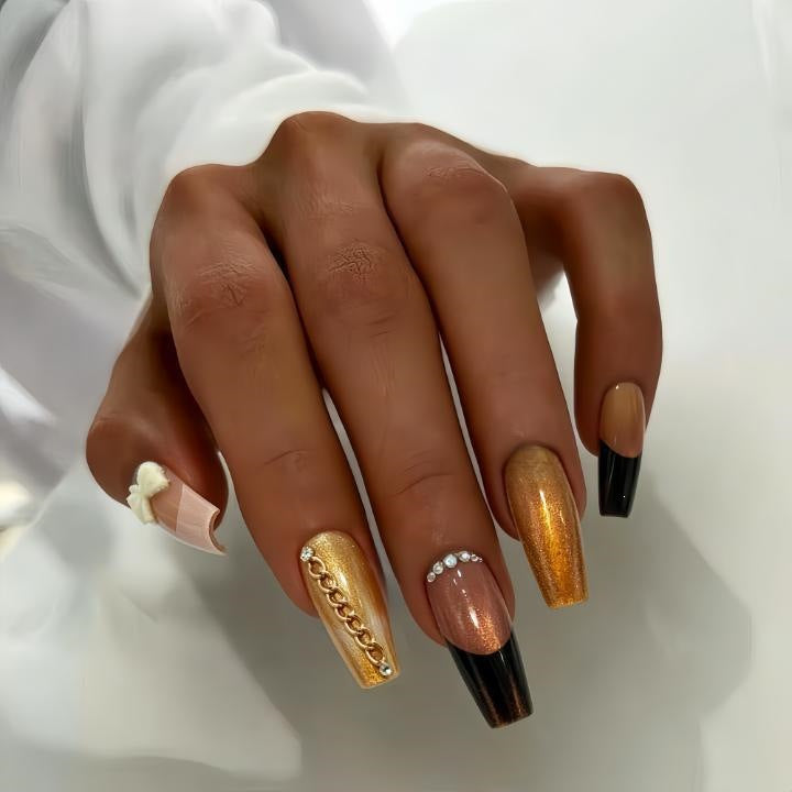 Glamorous artificial nails with glitter design Bowlift