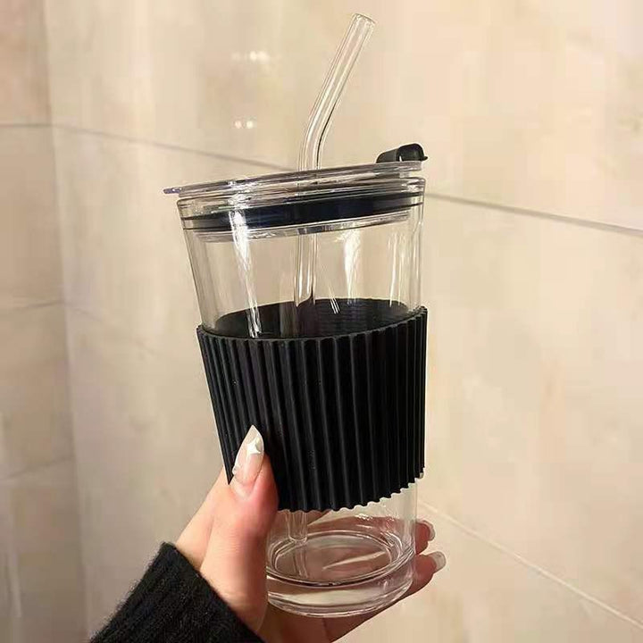Women's multifunctional drinking cups with integrated silicone cover and hygienic lid Bowlift