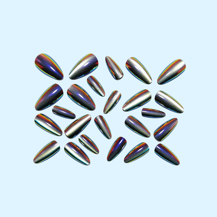 High-gloss artificial nails in modern metallic look Bowlift