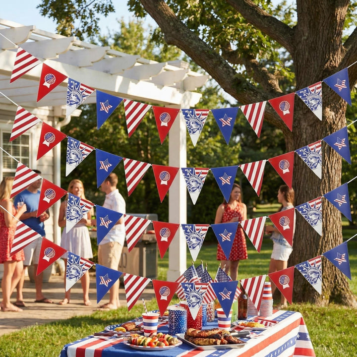 Unisex nan patriotic bunting chain with stars and Statue of Liberty motif made of durable coated paper Bowlift