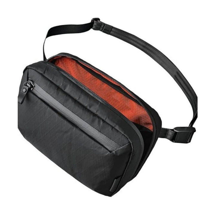 Practical shoulder bag with multiple organizing compartments Bowlift