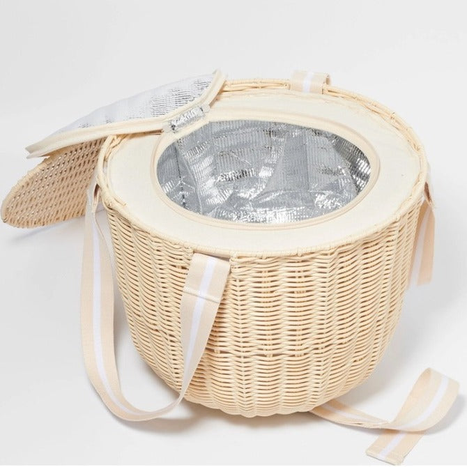 Ladies picnic basket with integrated cutlery set and practical insulation elements Bowlift