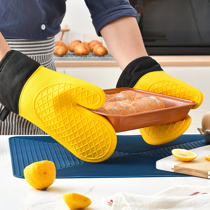 Heat-resistant silicone oven gloves with ergonomic design Bowlift
