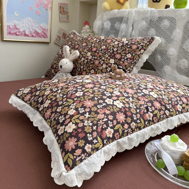 Women Cozy Bedspread with Playful Floral Pattern Bowlift