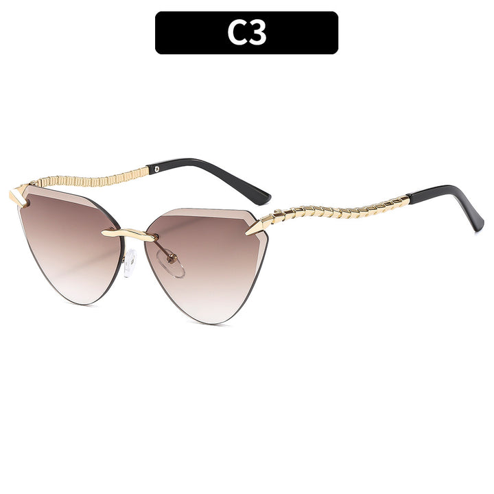 Elegant Cat-Eye Sunglasses with Textured Temples