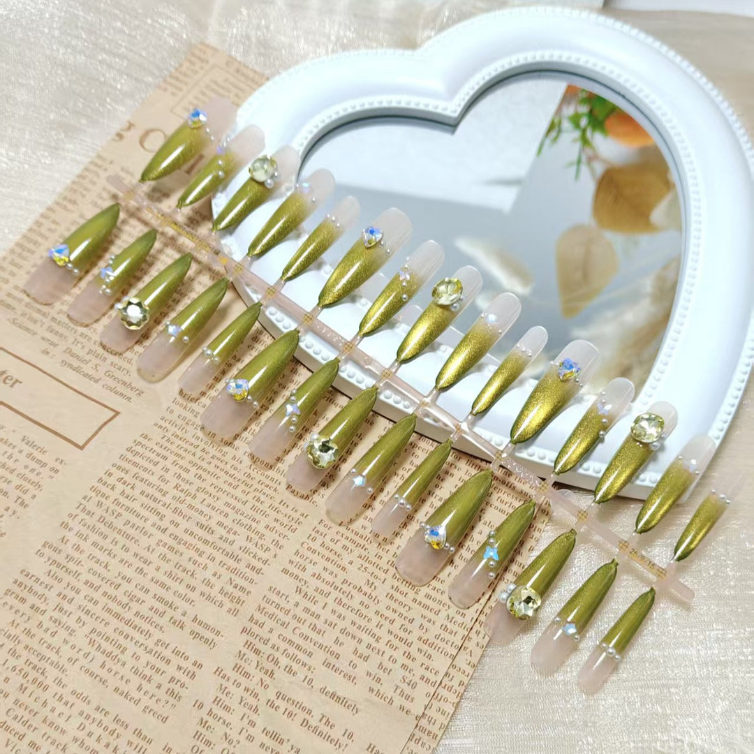 Artificial nails with elegant glitter accents Bowlift