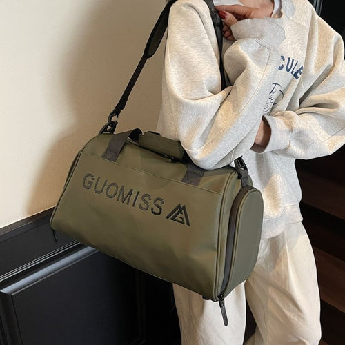 Sporty travel bag with many organizational pockets Bowlift