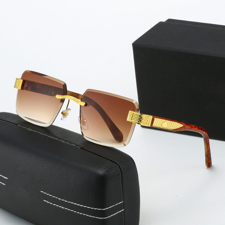 Ladies elegant sunglasses with luxurious, glittering frame Bowlift