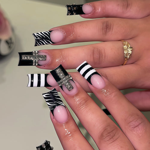 Glamorous Stiletto Nail Art Design Bowlift