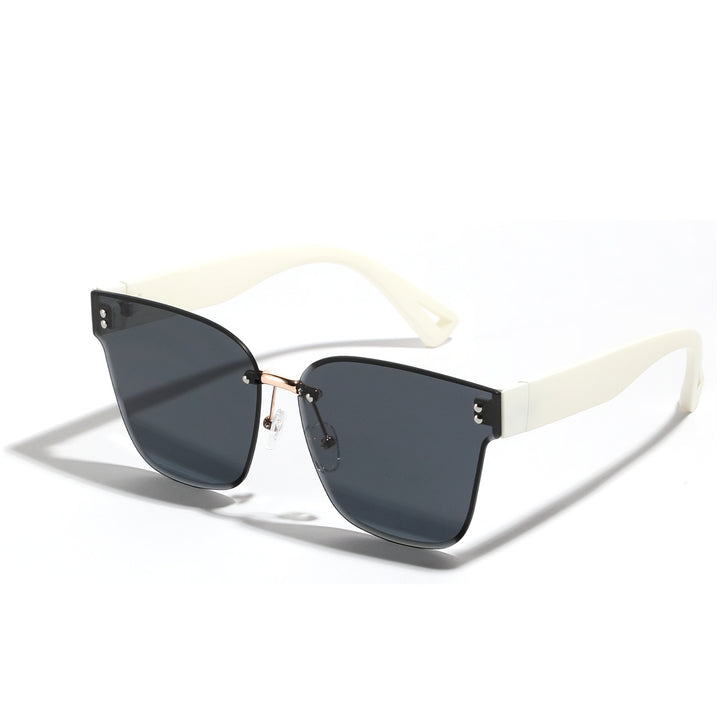 Ladies fashion sunglasses with elegant frame and wide lenses Bowlift