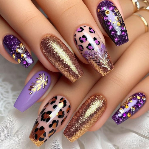 Artificial nails in stylish leopard design with luxurious glitter accents Bowlift