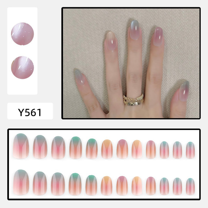 Artificial nail tips with gradient Bowlift
