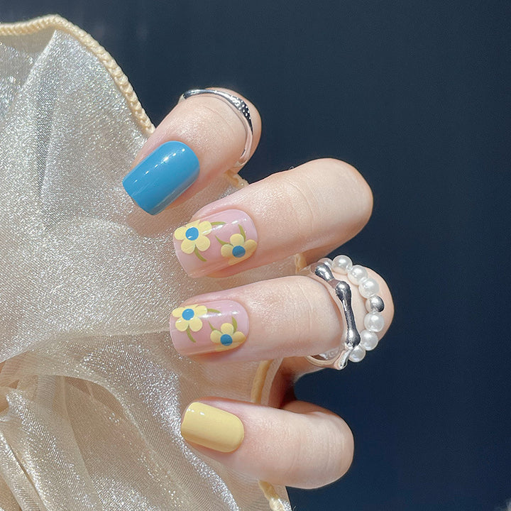 Floral-Themed Press-On Nail Art Bowlift