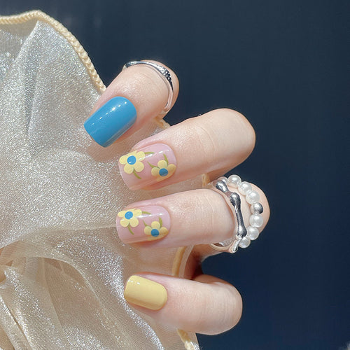 Floral-Themed Press-On Nail Art Bowlift