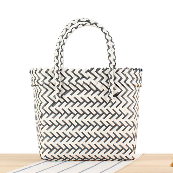 Practical shoulder bag with geometric pattern Bowlift