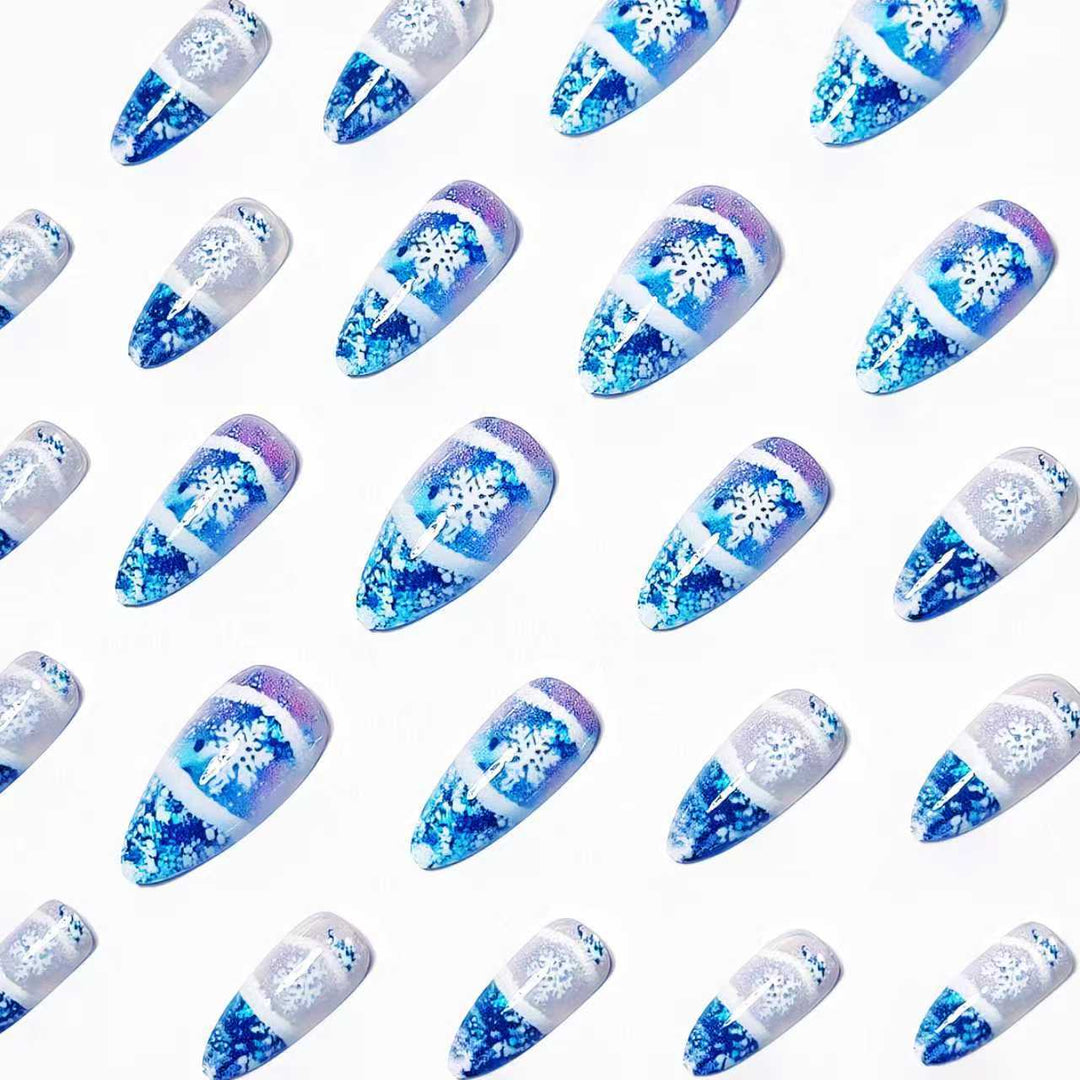 Glamorous artificial nails in winter snow crystal design Bowlift