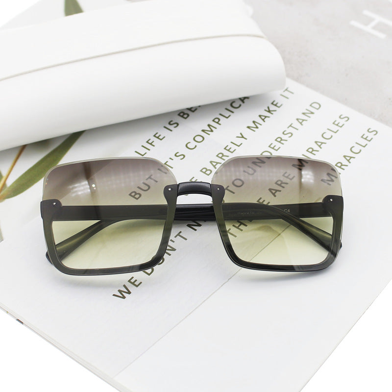 Women’s square sunglasses with extravagant leopard pattern Bowlift