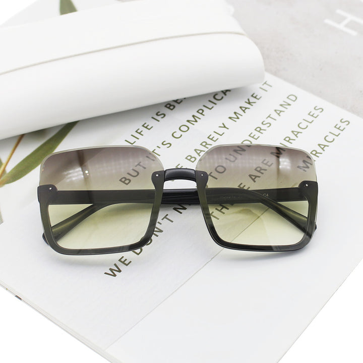 Women’s square sunglasses with extravagant leopard pattern Bowlift