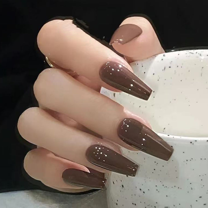 Artificial nails in elegant high gloss with stiletto shape Bowlift