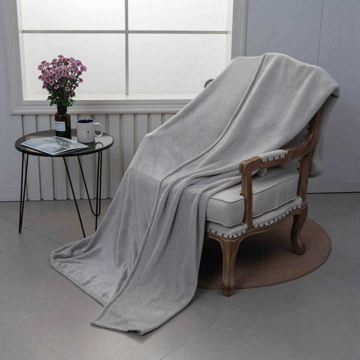 Women especially cozy and warming plush blanket Bowlift