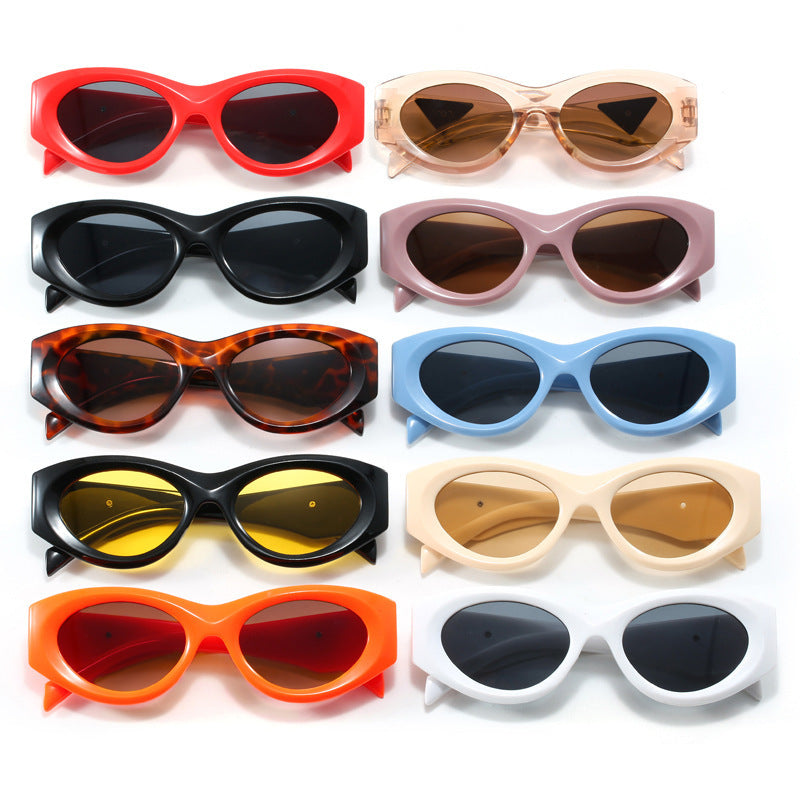 Women's sunglasses in modern retro style Bowlift