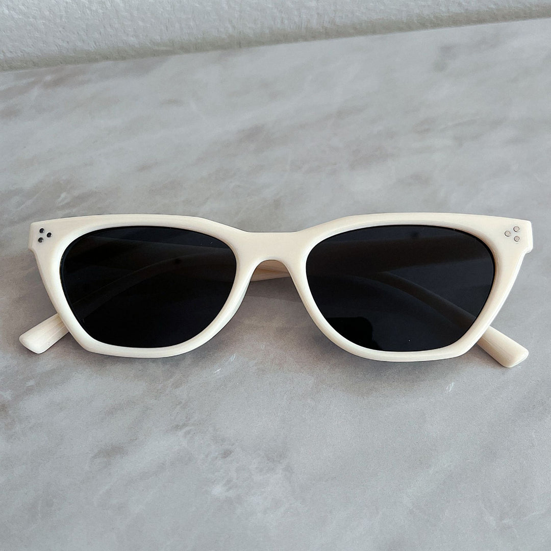 Ladies fashionable retro sunglasses with elegant design Bowlift