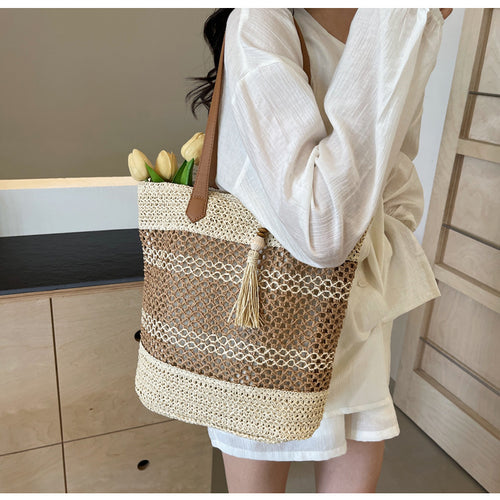 Braided tote bag with decorative fringes Bowlift