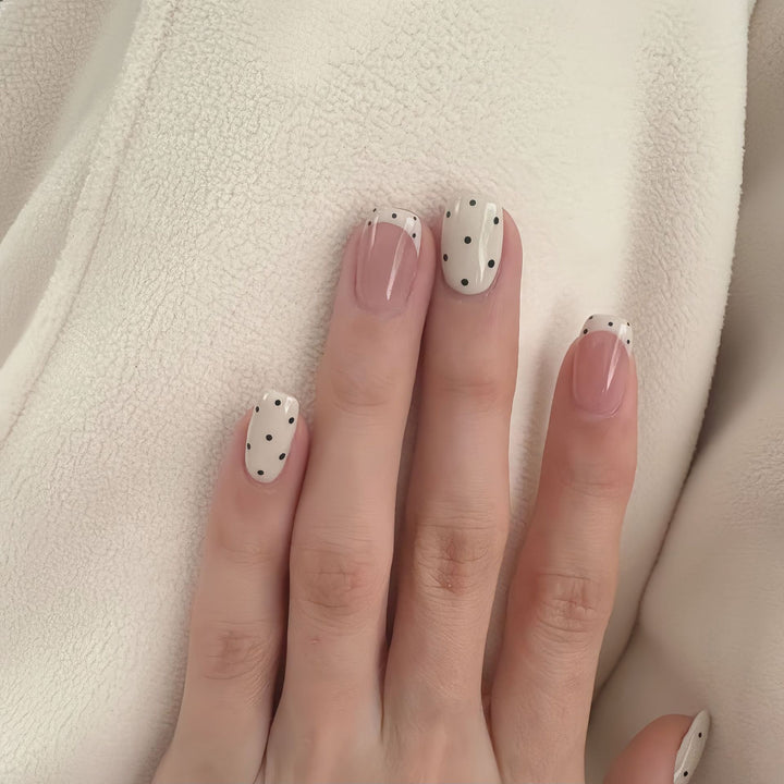 Artificial Nail Tips in Elegant Design Bowlift
