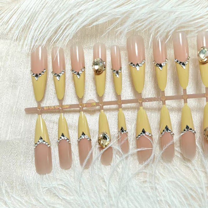 Artificial nails with elegant 3D applications and glitter Bowlift