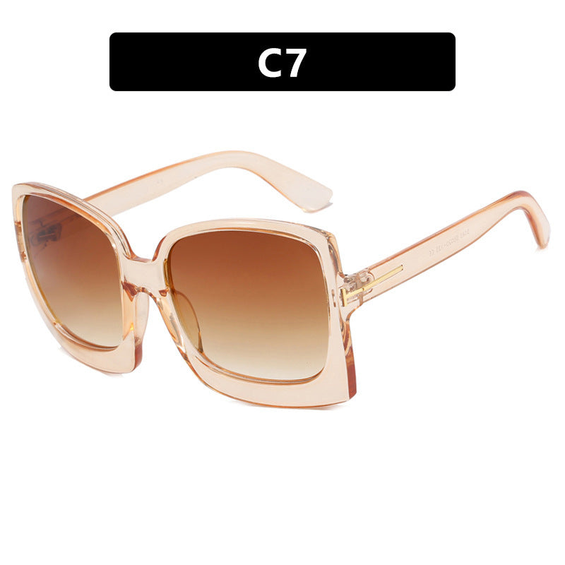 Ladies oversized sunglasses in trendy and elegant design Bowlift