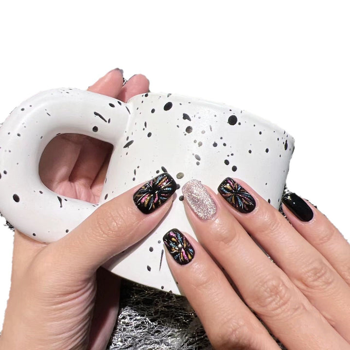 Artificial nails with glitter and floral patterns Bowlift
