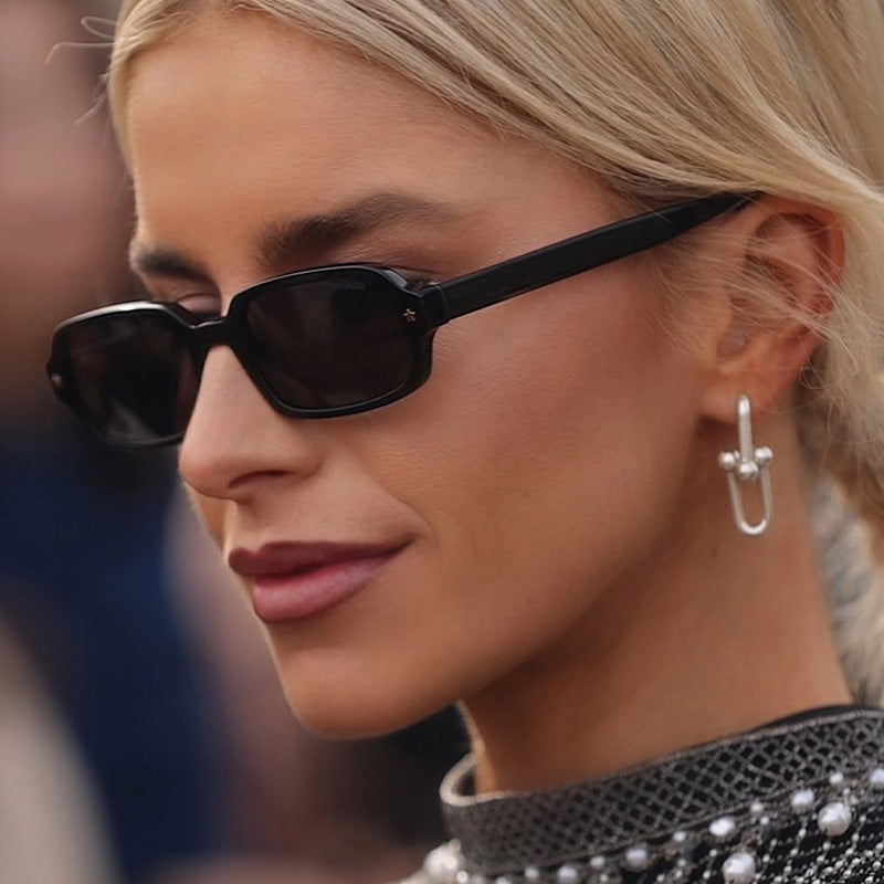 Women's fashionable rectangular sunglasses with outstanding design and protective UV filter Bowlift
