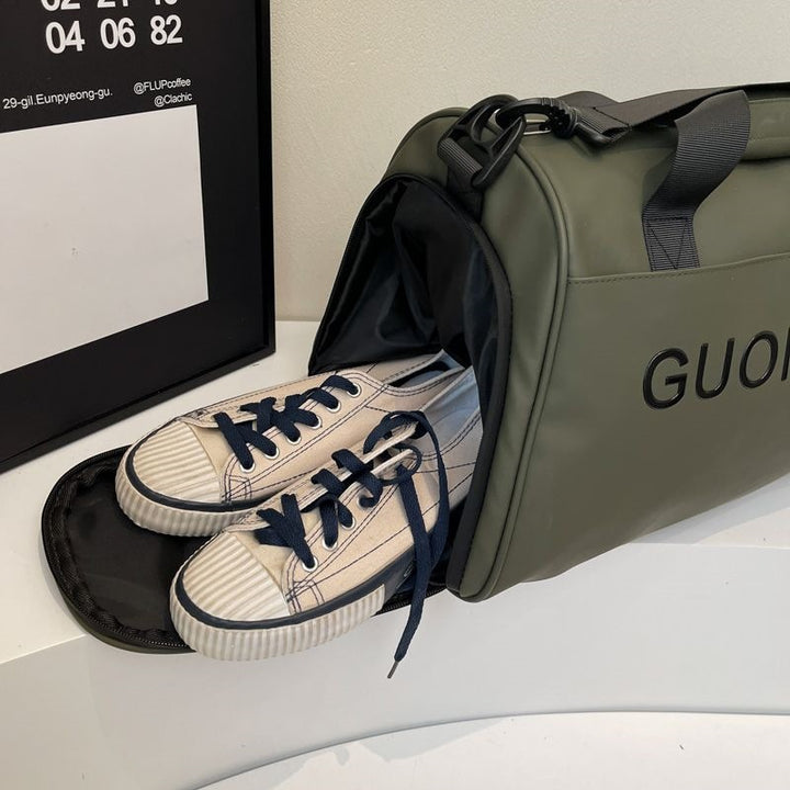 Sporty travel bag with many organizational pockets Bowlift