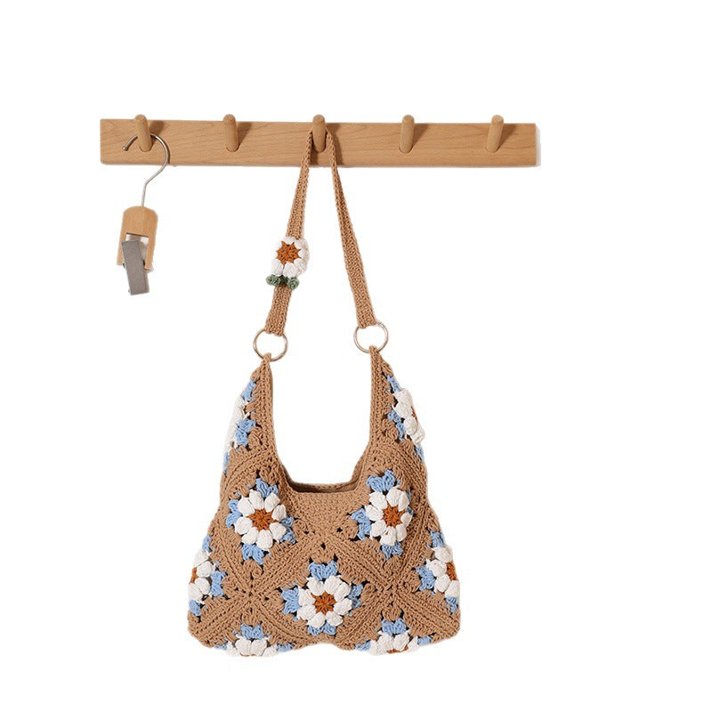 Handcrafted crochet handbag in floral design Bowlift