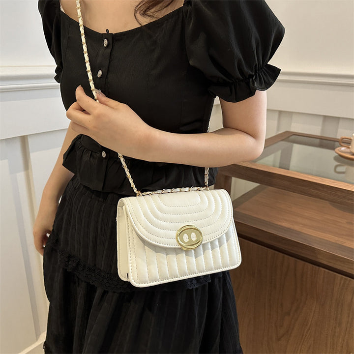 Quilted Chain Link Crossbody Handbag Bowlift