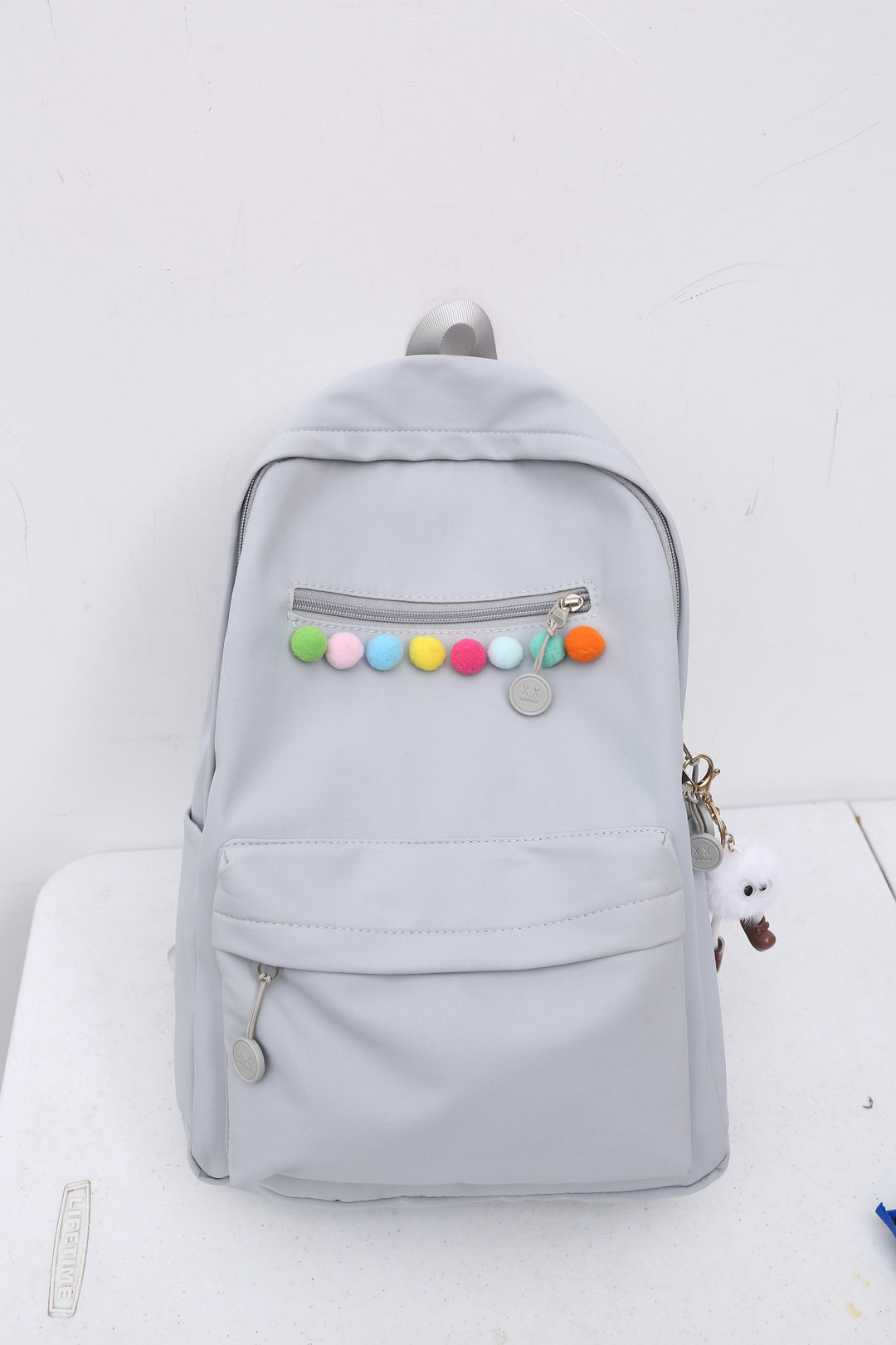 Practical backpack with colorful applications Bowlift