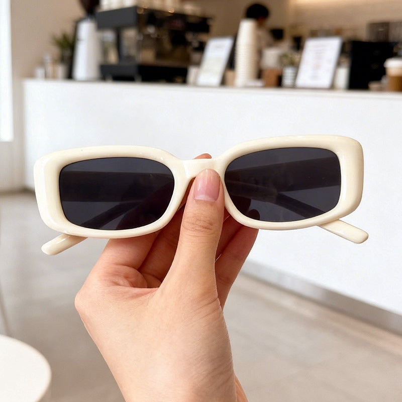 Vintage-Inspired Oversized Sunglasses Bowlift