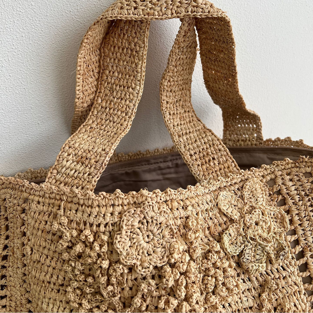 Handmade straw bag with floral details Bowlift