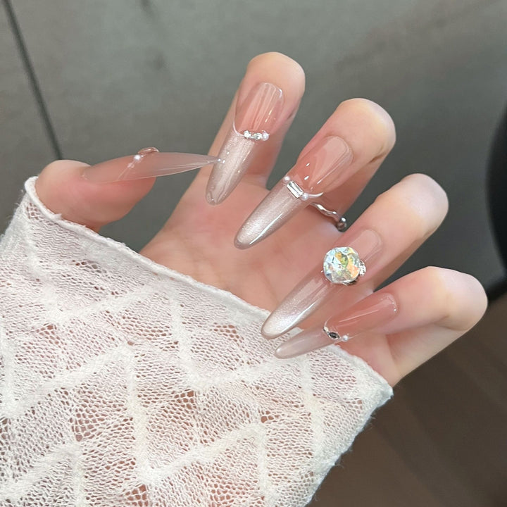 Glamorous Press-On Nail Set Bowlift