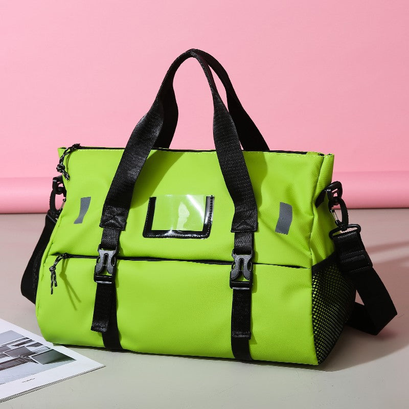 Sporty travel bag with innovative carrying system and durable material Bowlift