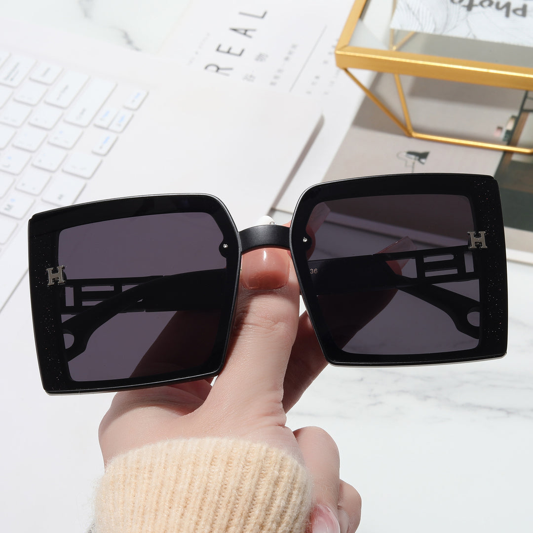 Women’s fashionable sunglasses with extravagant, rectangular frame Bowlift