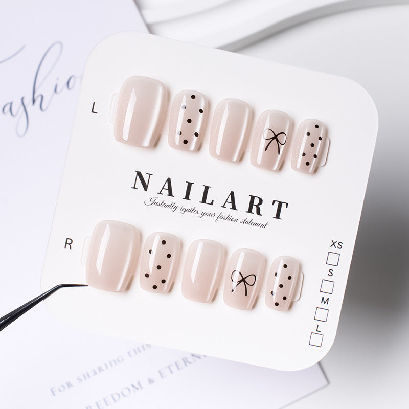 Chic Minimalist Press-On Nail Set Bowlift