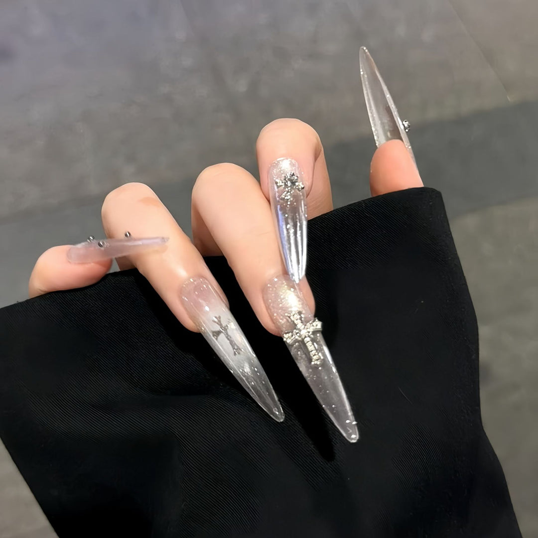 Glamorous artificial nails with sparkling accents Bowlift