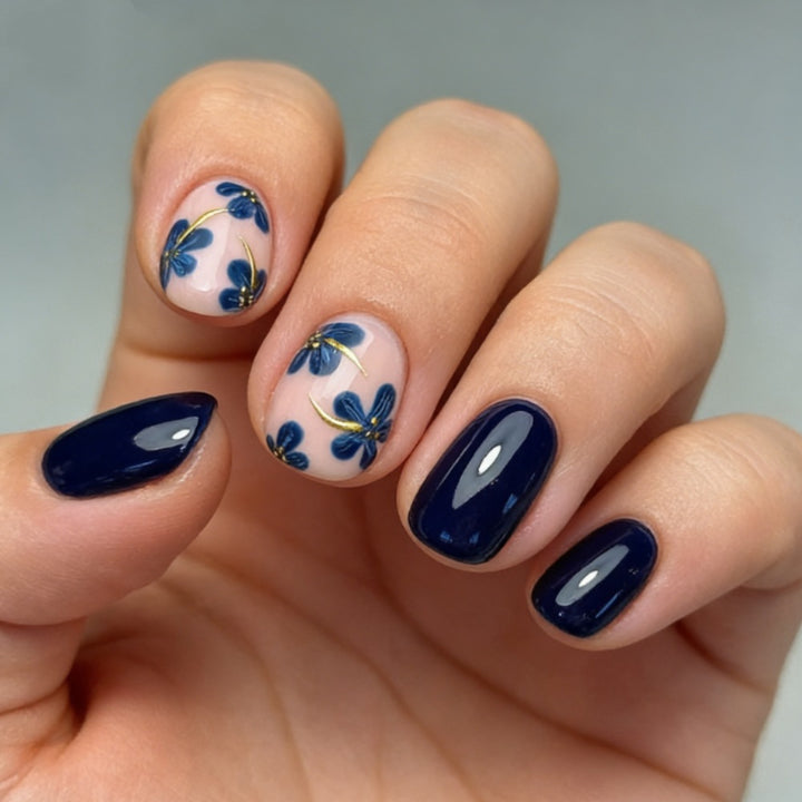 Artificial nails with floral design and elegant shine Bowlift