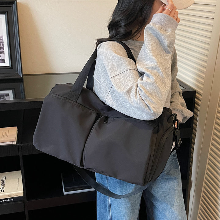 Sporty travel bag with expandable compartments Bowlift