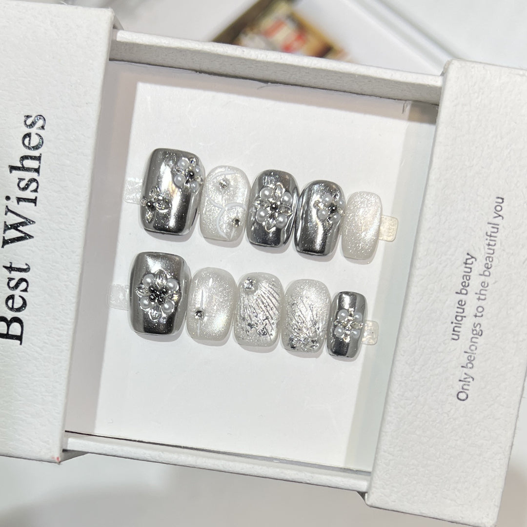 Decorative Silver Press-On Nail Set Bowlift
