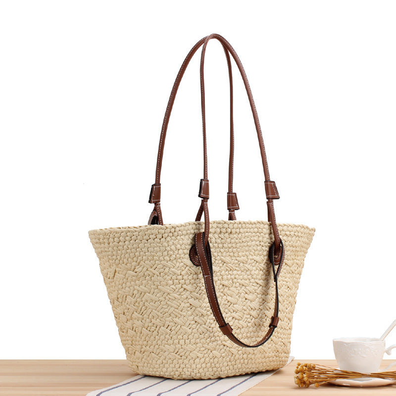 Beach bag made of handcrafted natural material with sturdy leather handle Bowlift