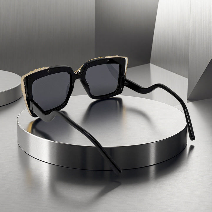 Women's fashionable oversized sunglasses with chain frame Bowlift