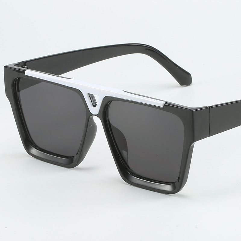 Ladies fashionable oversized sunglasses with stylish golden accent Bowlift